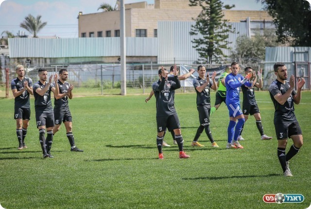 שחקני טירה (נזיה סולטן)